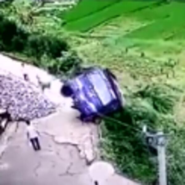 KUNG FU KAMIONDŽIJA: Sudbonosnim skokom spasio život! (VIDEO)