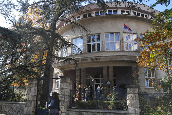 U jednoj beogradskoj školi su ZABRANILI mobilne telefone! Razlog je jednostavan!