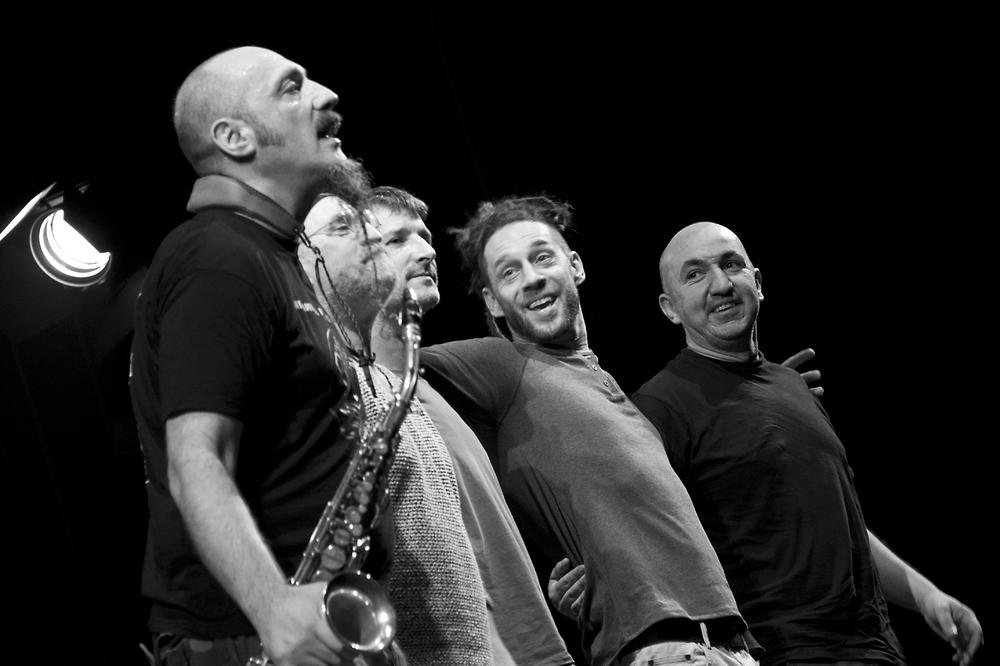 SURFOVANJE STILOVIMA: Fish in oil slobodnom improvizacijom oduvaće Amerikanu! (FOTO)