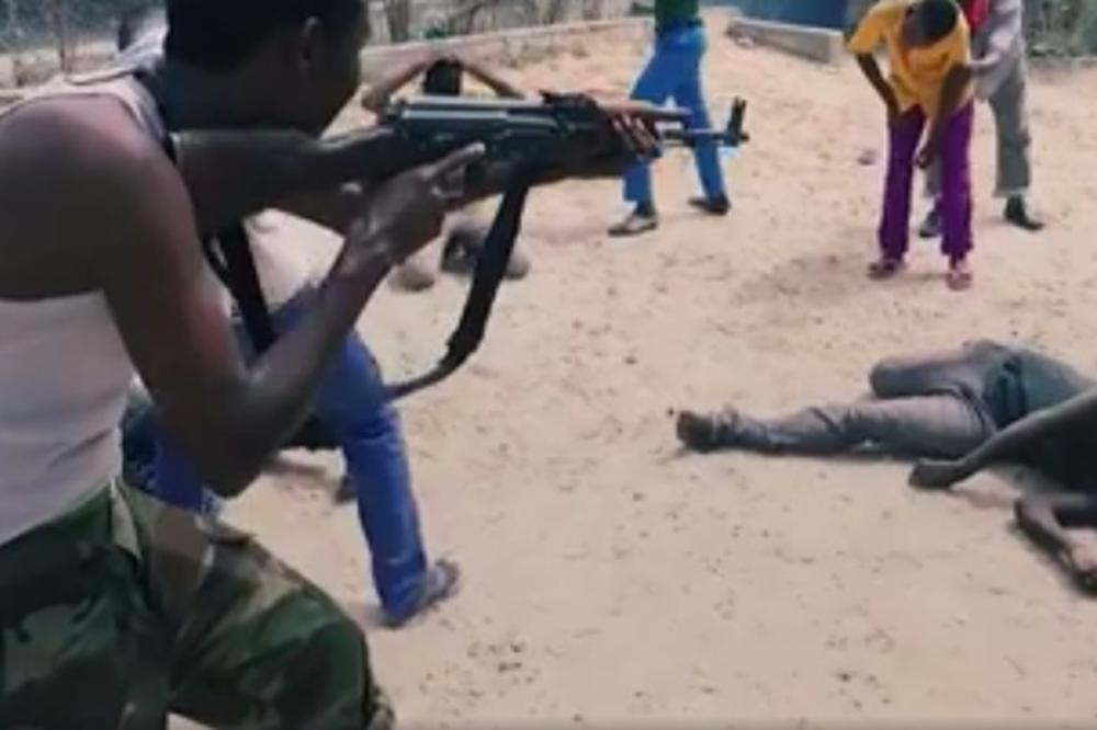 Nije običan #MannequinChallenge: Viralnim trendom protiv dece ratnika! (FOTO) (VIDEO)