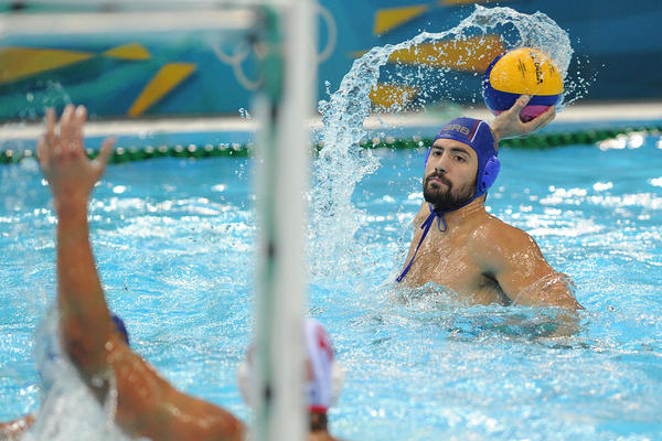 SKANDAL ZA SKANDALOM! Rađen PRETUKAO devojku? Ovo je najveća MRLJA njegove karijere!