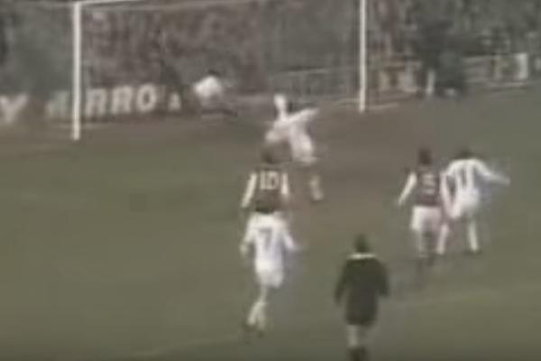 DA LI JE TO MOGUĆE? Gol koji zvezdaši pamte, a onaj ko ga je dao odmah ga je zaboravio! (VIDEO)