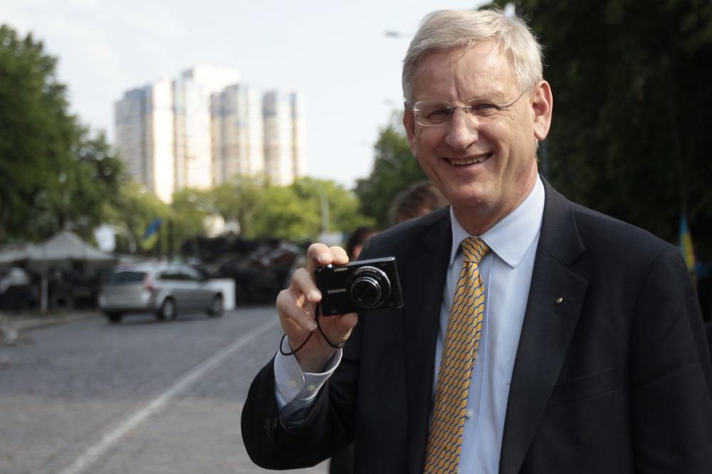 ŠVEDSKI AKCIONI: Urnebesni tvit Karla Bilta - prozivka SVETSKIH LIDERA! (FOTO)