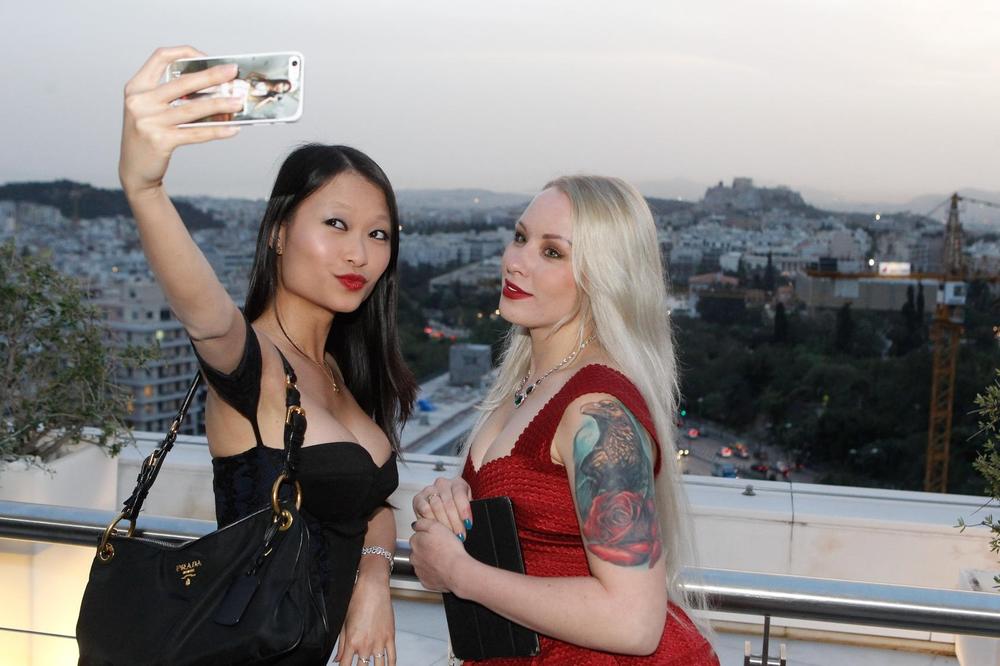 SRBI I CRNOGORCI SU U 2022. NAJVIŠE PRETRAŽIVALI JEDNO NA SAJTU ZA ODRASLE: Prevrnućete se!