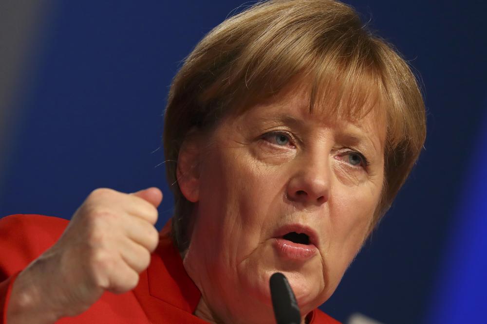 Merkelova NEĆE BURKE U NEMAČKOJ: Pokrivanje lica mora da se zabrani! (FOTO)