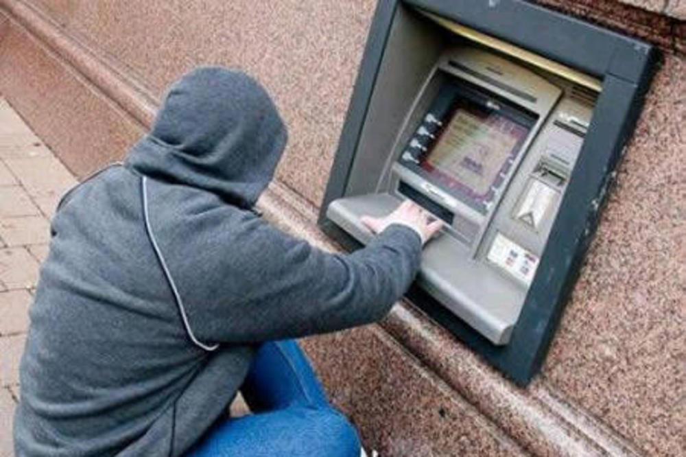 Kako bankomat "povraća" pare? OVAJ ITALIJAN JE PRAVI SREĆNIK
