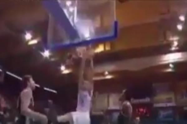 LETEĆI MOMCI! Crno-beli prvo ponizili protivnika, a potom je Novica opravdao svoj nadimak! (VIDEO)