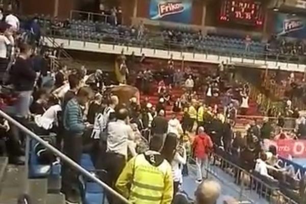 Grobari su ćutali tokom prvog poluvremena, ali onda su tri čoveka osetila svu moć Pionira! (VIDEO)