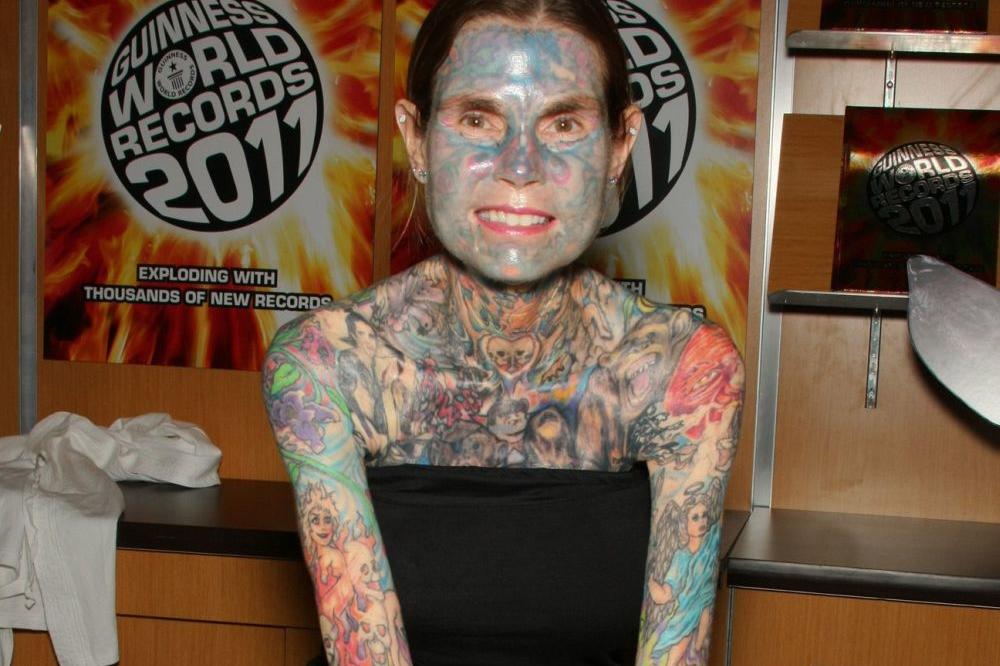Od prekrivanja ožiljaka, do Ginisove knjige... Niko nije imao više tetovaža od nje! (FOTO) (VIDEO)