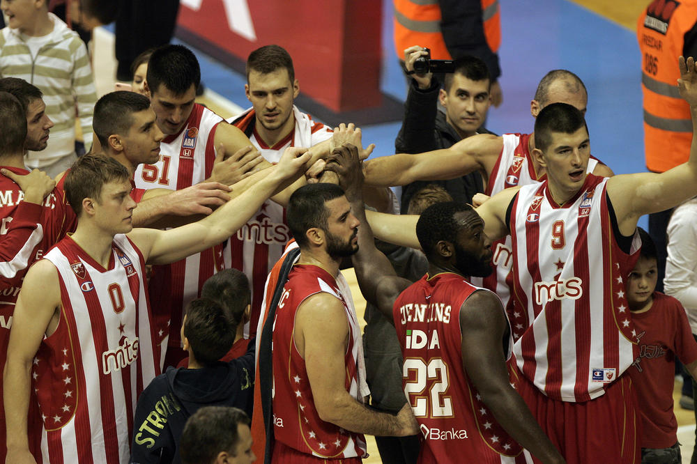 Možete samo jednom da pogađate kog košarkaša Zvezde klinci nisu hteli da puste u svlačionicu! (VIDEO)