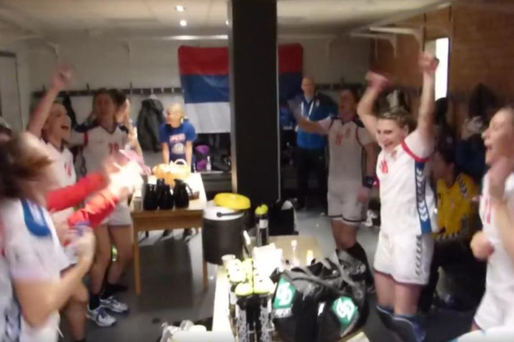 Hit zaboravljene pevačice trešti iz svlačionice srpskih rukometašica! (VIDEO)