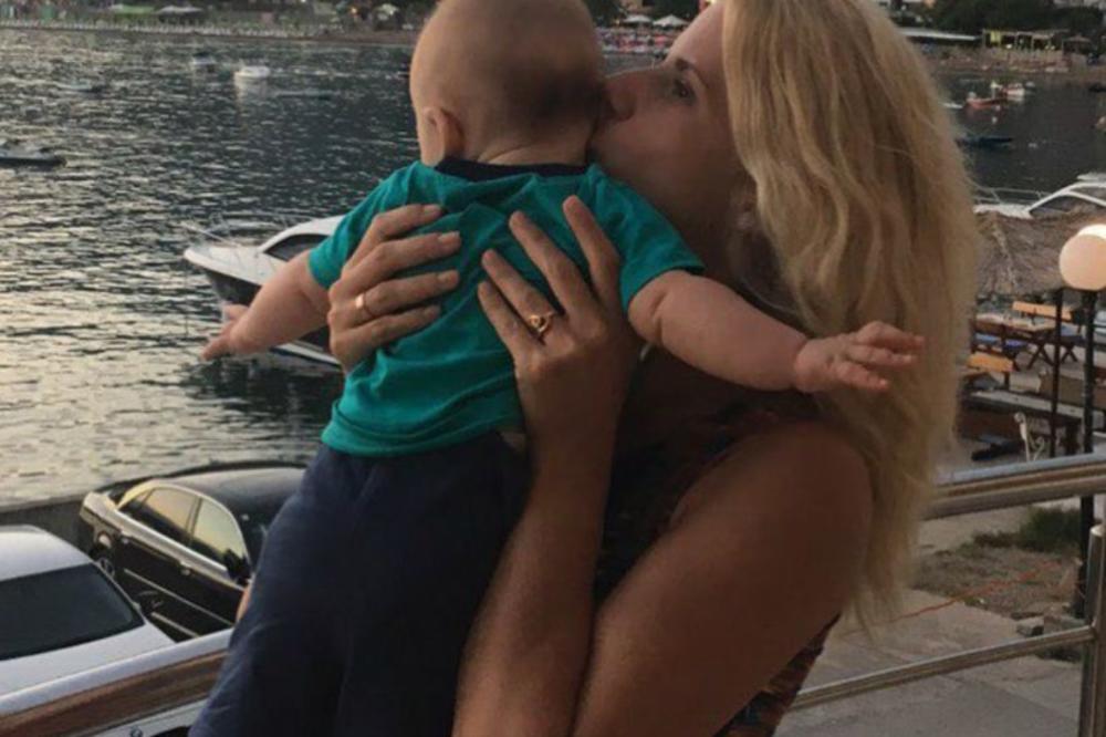 KAD PRE? Pogledajte koliko je porastao sin Svetlane Aleksić! A ona se malko ubucila! (FOTO)