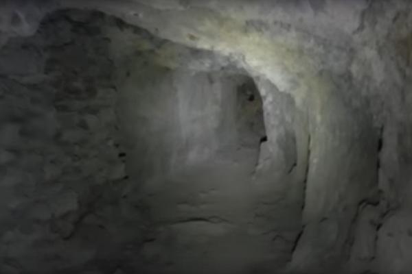 SPUSTIO SE U NAPUŠTENI RUDNIK i tamo je čuo nešto od čega mu se PODIGLA KOSA NA GLAVI! (VIDEO)