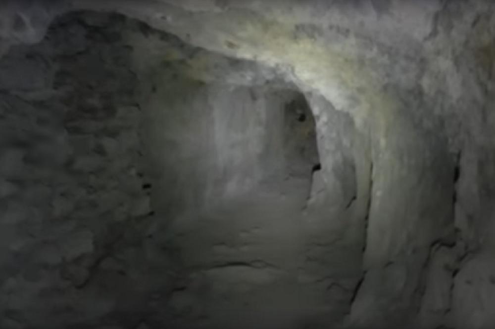 SPUSTIO SE U NAPUŠTENI RUDNIK i tamo je čuo nešto od čega mu se PODIGLA KOSA NA GLAVI! (VIDEO)