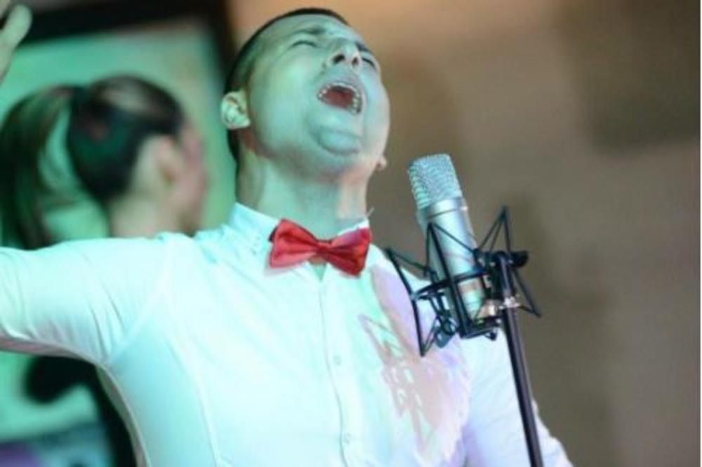 Poznati SRPSKI PEVAČ dobio SINA! Čekajte da čujete koje IME mu je dao! (FOTO)