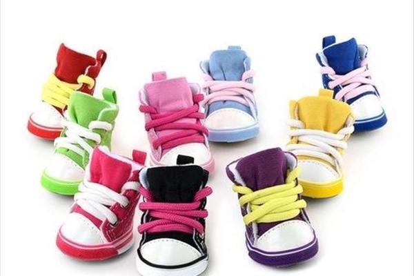 OVE MALE STARKE NISU ZA DECU! Nikada nećete pogoditi za koga su ove patikice! (FOTO)