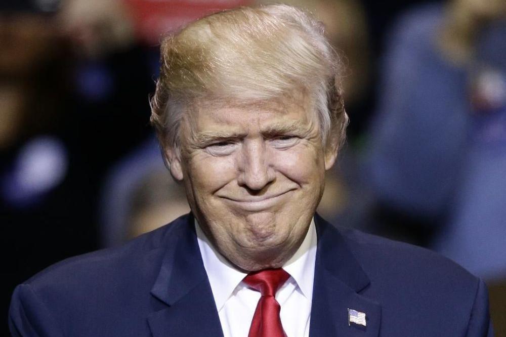 Za 20 minuta iz džepa im isterao 25 MILIJARDI DOLARA! TRAMP OJADIO FARMACEUTSKE KOMPANIJE!