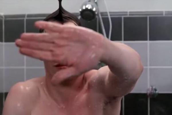 SRBIN SE JAKO ZALJUBIO U DIVNU DEVOJKU! Nakon što mu je ovo uradila u WC-u, postala mu je PRLJAVA! TU NASTAJE PAKAO