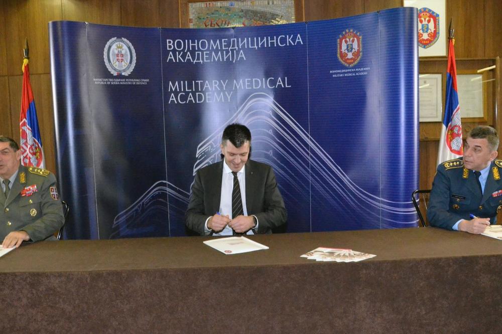 ZA PRIMER! Ministar potpisao donorsku karticu: Odgovorio sam na NAJVAŽNIJI POZIV! (VIDEO)