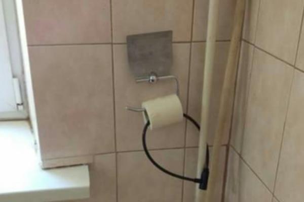 UZELA JE KARTON OD TOALET PAPIRA I PROVUKLA GA KROZ ZAVESU! Kada vidite šta je dobila, uradićete isto!