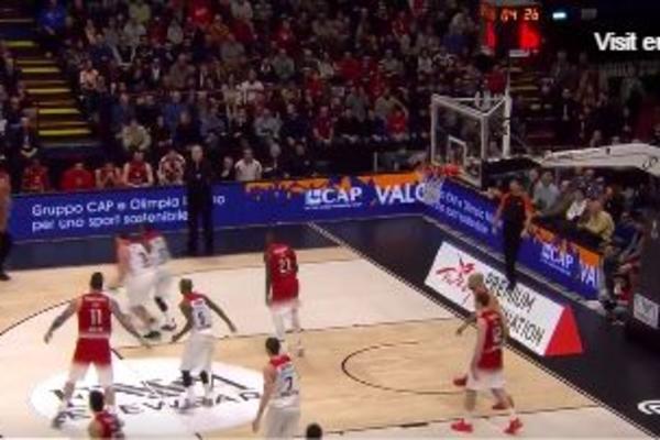 Armani izveo jednu od najboljih akcija sezone u Evroligi, a asistent je Miroslav Raduljica! (VIDEO)