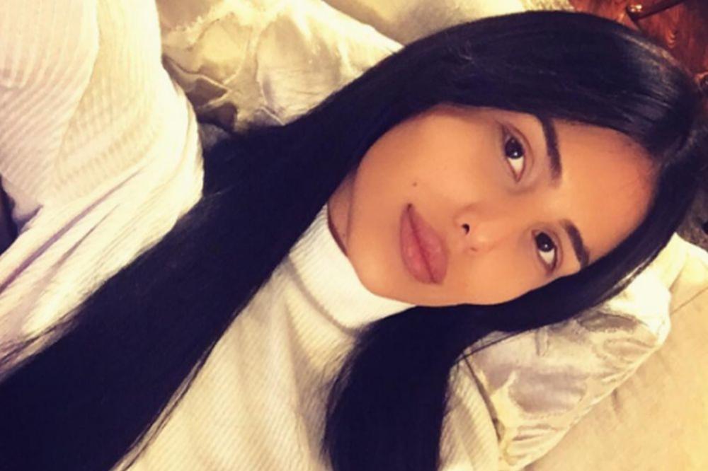 FALE JOJ SAMO PATULJCI: Bleda i sa crvenim karminom, Anastasija je postala Snežana i i to KAKVA...(VIDEO)