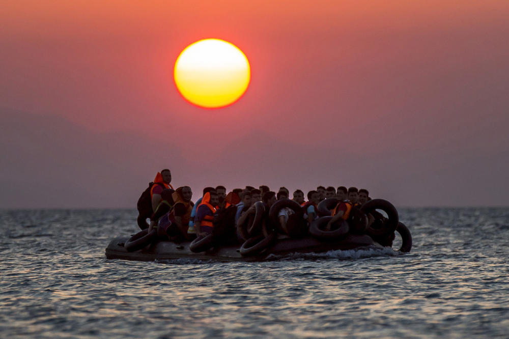 Dvoje mrtvo, 20 nestalo u novom brodolomu s migrantima kod Grčke