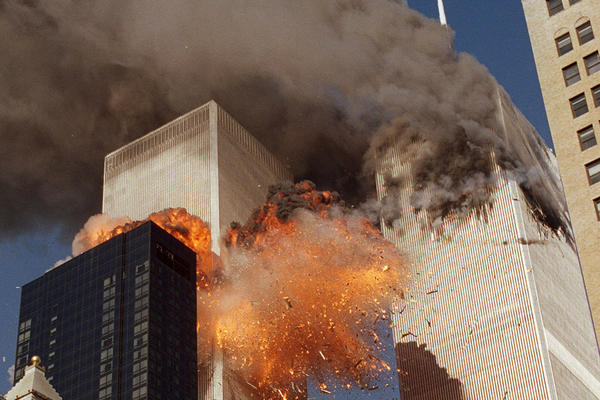 NAJVEĆI TERORISTIČKI AKT U SAVREMENOJ ISTORIJI: Amerika obeležava 21 godinu od napada na Kule bliznakinje (FOTO)