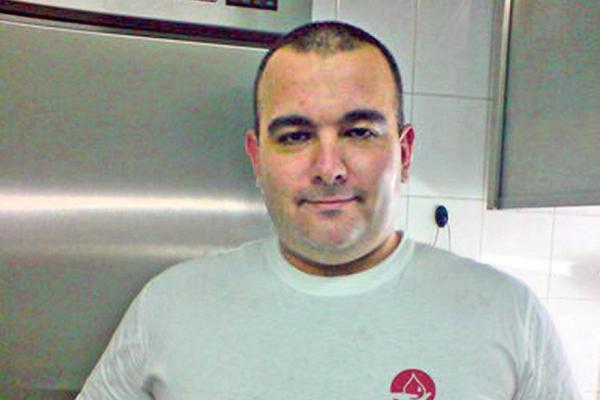 NEĆU NEMCIMA DA SE SMEŠKAM DOK PEVAJU NACI PESME, USRED BEOGRADA! PRE ĆU UMRETI OD GLADI: Ispovest kuvara koji je ostao bez posla! (FOTO)