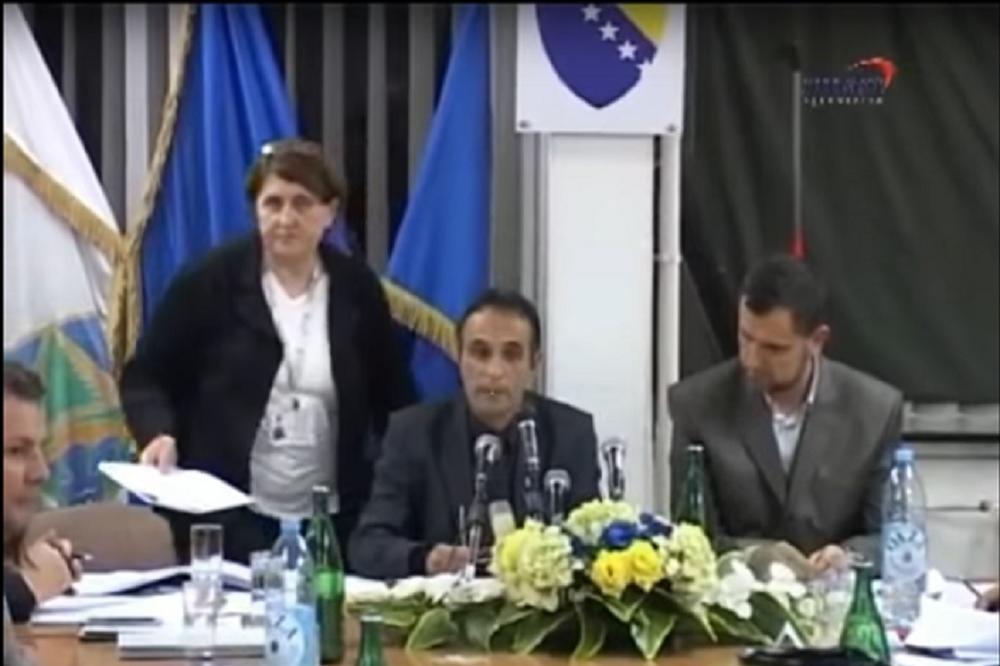 JAČI I OD NADREALISTA: Političar iz BiH ne ume da sastavi rečenicu, svi se valjaju od smeha! (VIDEO)