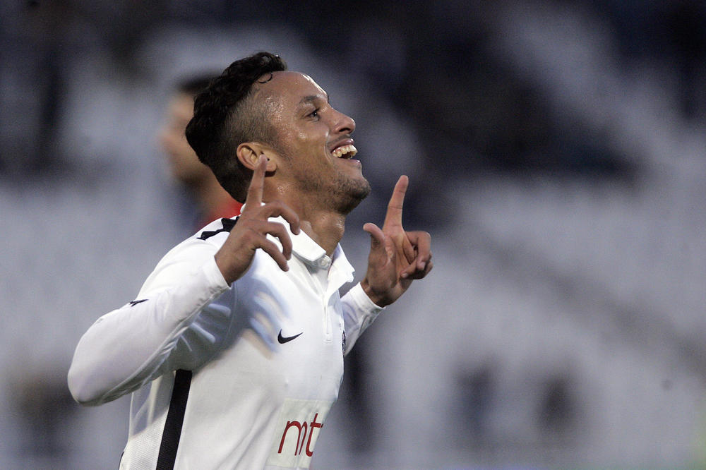 Grobari će odlepiti kada vide kako je Leonardo predstavio Brazilcima najveću legendu Partizana! (FOTO)