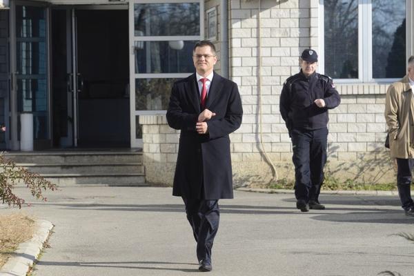 JEREMIĆ DVA I PO SATA SASLUŠAVAN: Zašto se ovo događa baš danas? (FOTO)