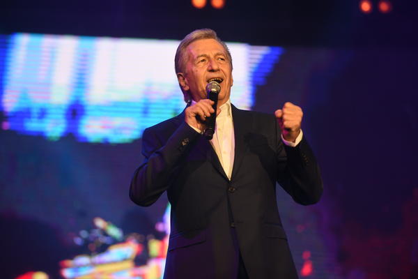SPEKTAKL Miroslav Ilić slavi 66. rođendan sa više od 2.000 ljudi! (FOTO)