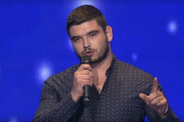 OVO SE NE PAMTI U ZVEZDAMA GRANDA: Takmičar pao na pod i plakao zbog devojke, Karleuša ga surovo isprozivala! (FOTO) (VIDEO)