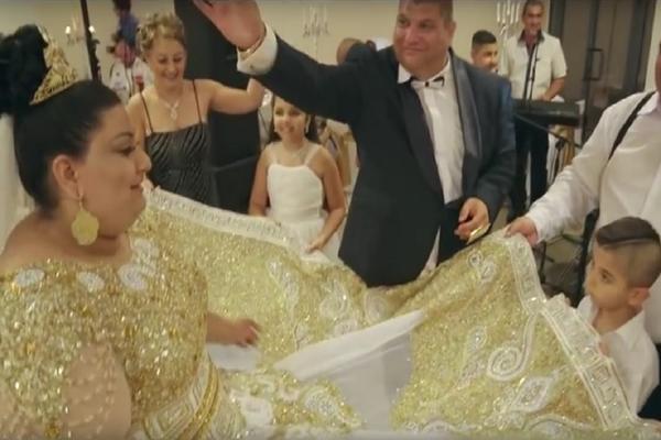 PLJUŠTALE DEVIZE, SVE BILO OPTOČENO ZLATOM: Da ste bili na ovoj svadbi, sećali biste je se i u zagrobnom životu! (VIDEO)