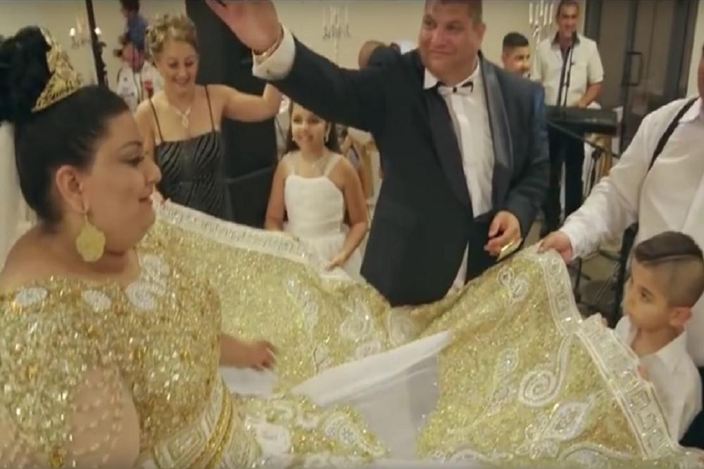 PLJUŠTALE DEVIZE, SVE BILO OPTOČENO ZLATOM: Da ste bili na ovoj svadbi, sećali biste je se i u zagrobnom životu! (VIDEO)
