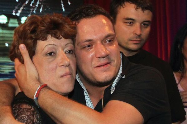 Kako ću ja bez majke moje: Gastoz ne može da sakrije suze