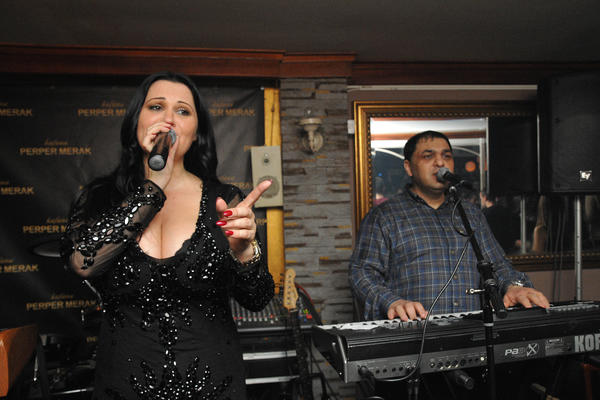 ČUVENA JANA VEĆ DUGO MUČI MUKU SA VIŠKOM KILOGRAMA: Sada konačno našla REŠENJE, ponosno pokazala CELO TELO!