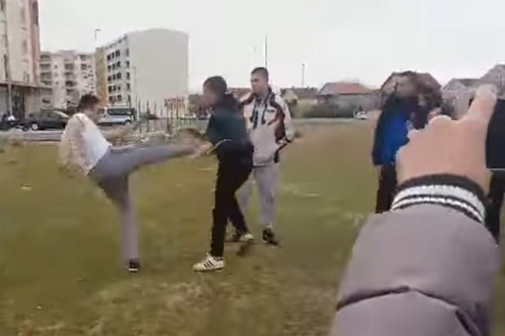 1 NA 1: Srednjoškolac i osnovac u klinču, dok OSTALI ĐACI KLIČU! (VIDEO)