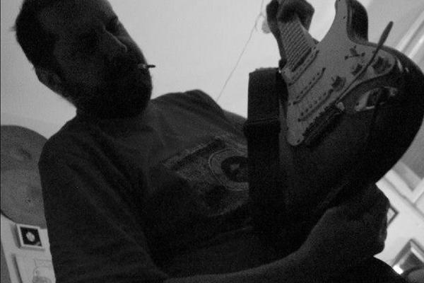 SRBIJA U ŠOKU: Preminuo legendarni roker čije ste nastupe OBOŽAVALI! (VIDEO)