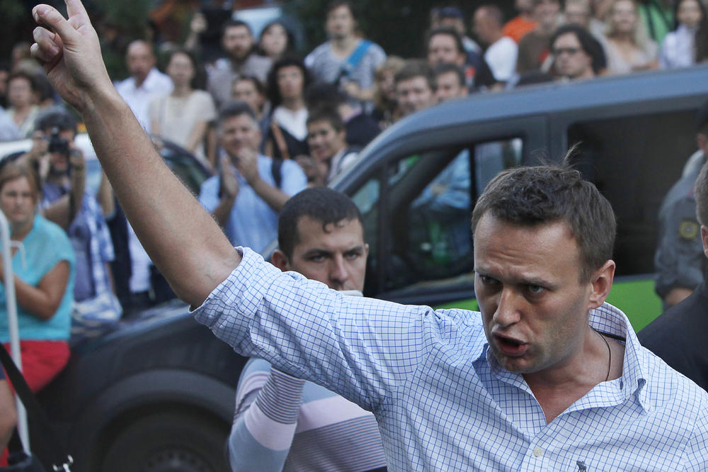 PUTINOV KRITIČAR: Navalni pušten iz zatvora posle 25 dana!