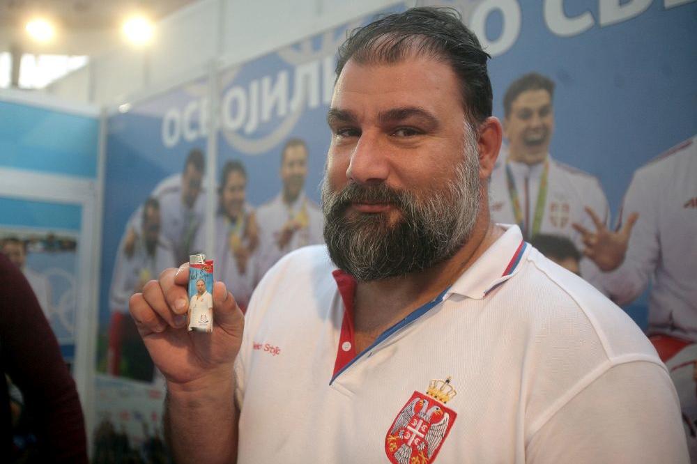 HVALA TI, LEGENDO: Savić je ovim potezom oduševio čitavu naciju! (FOTO)