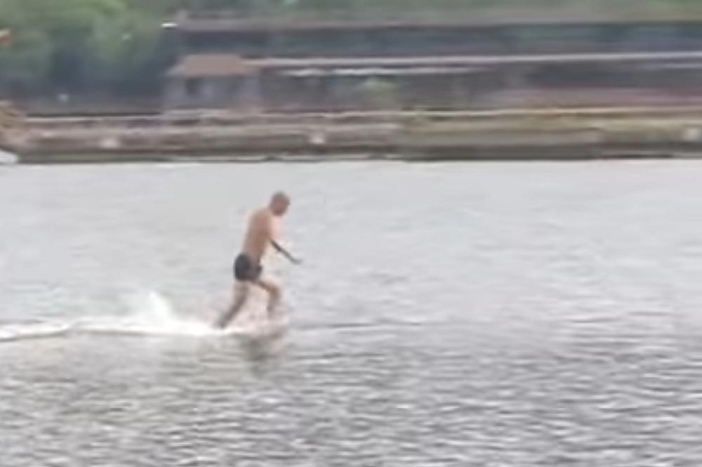 MONAH KOJI HODA PO VODI! Oborio je sopstveni rekord i pretrčao čak 125 METARA! (VIDEO)