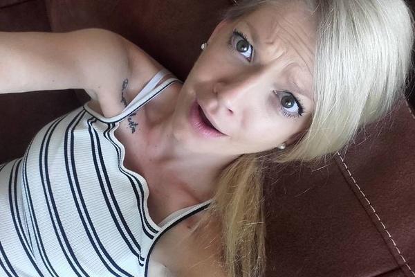 SRPSKA GLUMICA SE NEDAVNO PORODILA PA PODELILA EMOTIVNU FOTOGRAFIJU: Sve važno u jednom kadru! (FOTO)