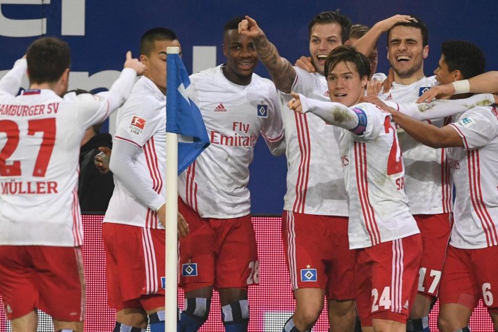 HRVATI OBOŽAVAJU MILETA KITIĆA: Kostićevi saigrači uhvaćeni u provodu sa srpskim pevačem! (FOTO)