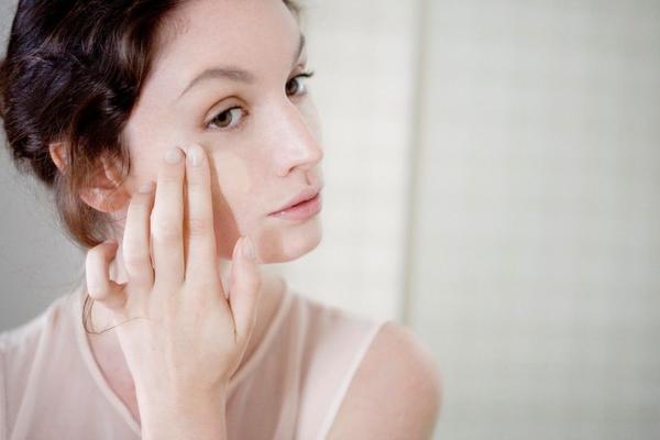 BILA JE OPSEDNUTA BELIM TENOM I NIJE IZLAZILA NAPOLJE: Dogodilo joj se nešto užasno!