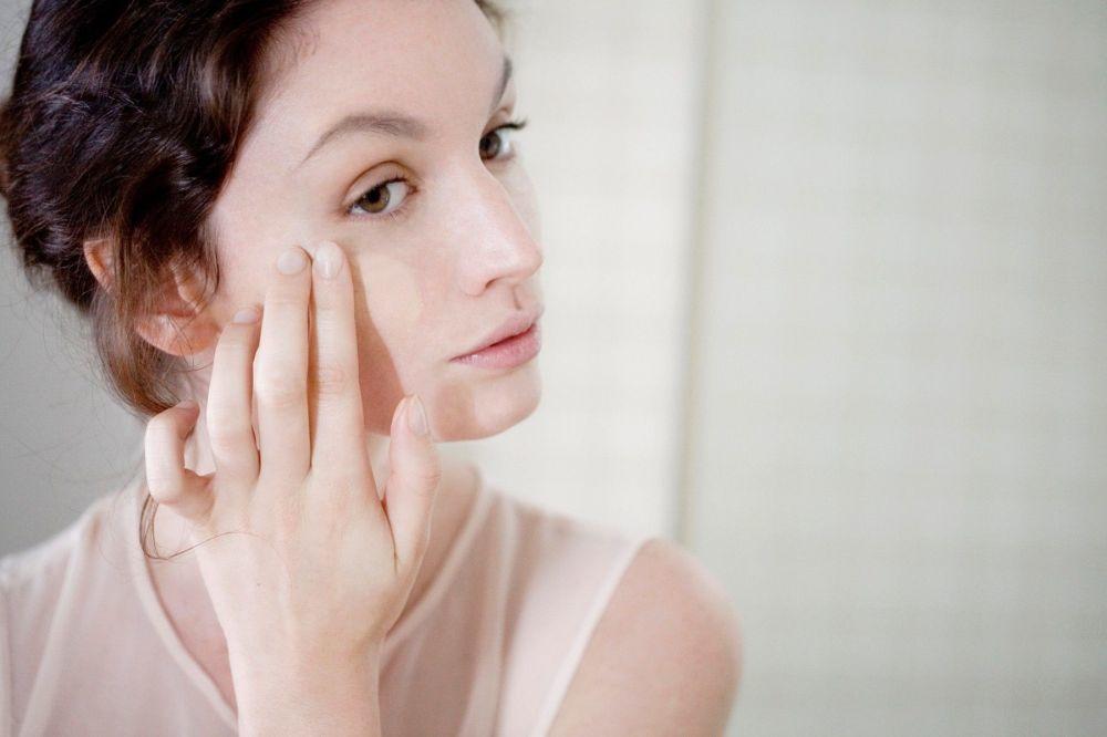 OBRATITE PAŽNJU NA OVE SIMPTOME: Ukoliko vam se guli koža na licu, organizam vas upozorava na LOŠE ZDRAVSTVENO STANJE (FOTO)