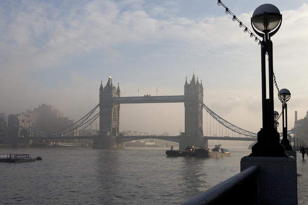 TRAGIČAN KRAJ HEROJSKOG ČINA: Mladić POGINUO nakon što je skočio u Temzu u pokušaju da spase ženu! (FOTO)