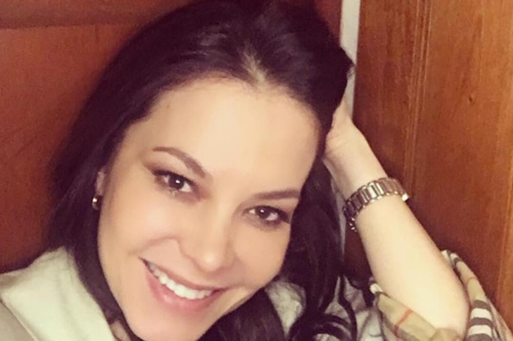 Srbi su je obožavali, vadili je iz ZATVORA, oslikavali JAJA njenim likom..A kakvo TELO DANAS ima KASANDRA! (FOTO)