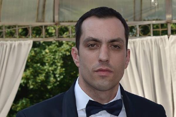 Sa 7 godina je VOZIO KOLA i nosio VERSAĆE! Jedan od najbogatijih KLINACA DEVEDESETIH oženjen je POZNATOM VODITELJKOM! (FOTO)